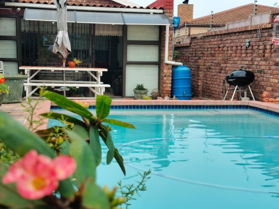 3 Bedroom Property for Sale in Deoville Park Western Cape